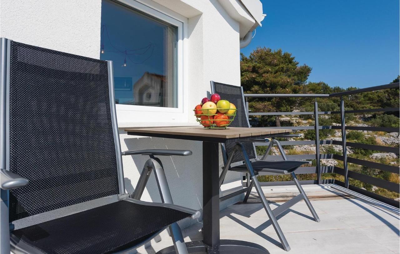 Cozy Apartment In Brodarica With Wifi Kültér fotó