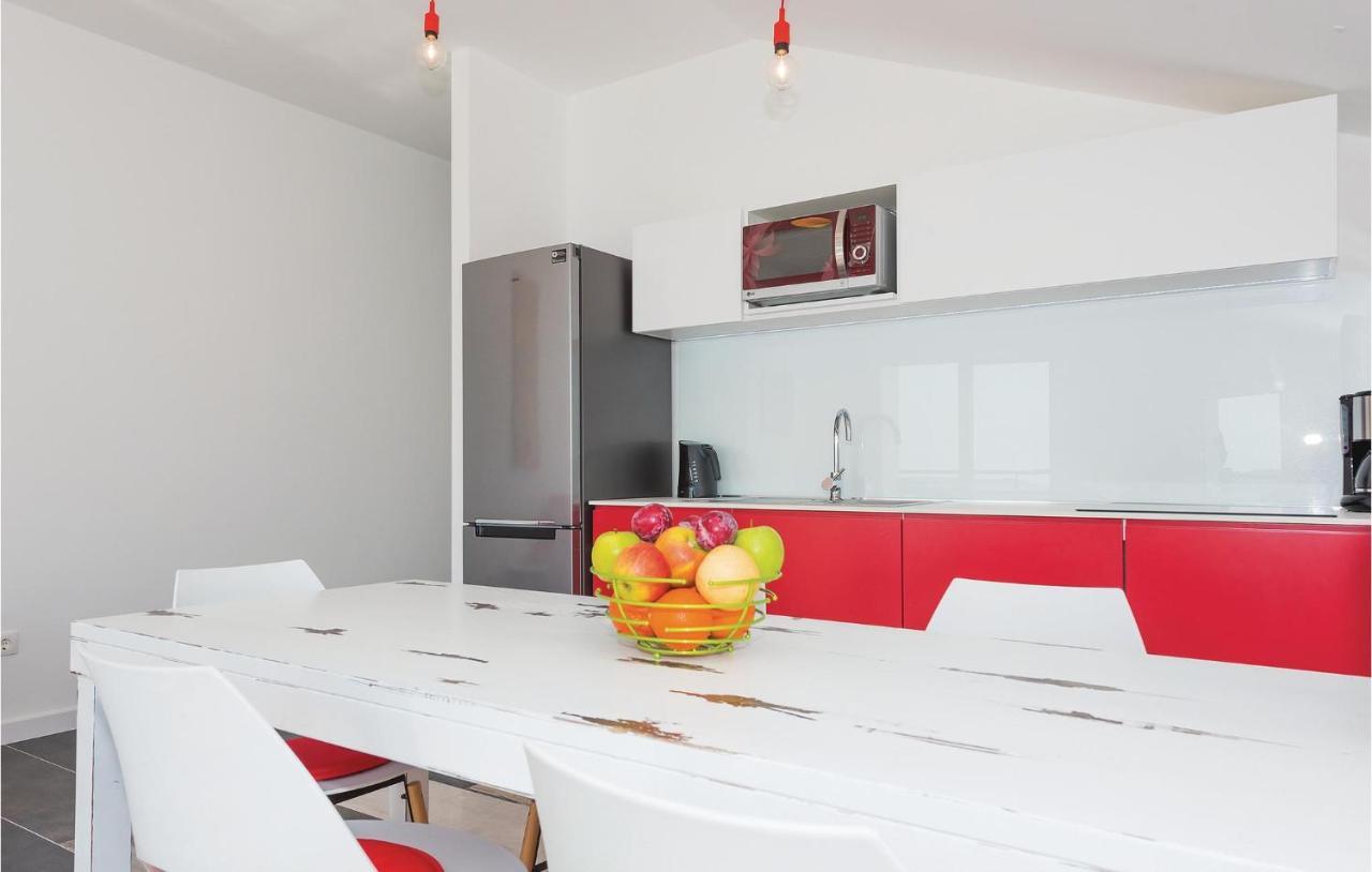 Cozy Apartment In Brodarica With Wifi Kültér fotó